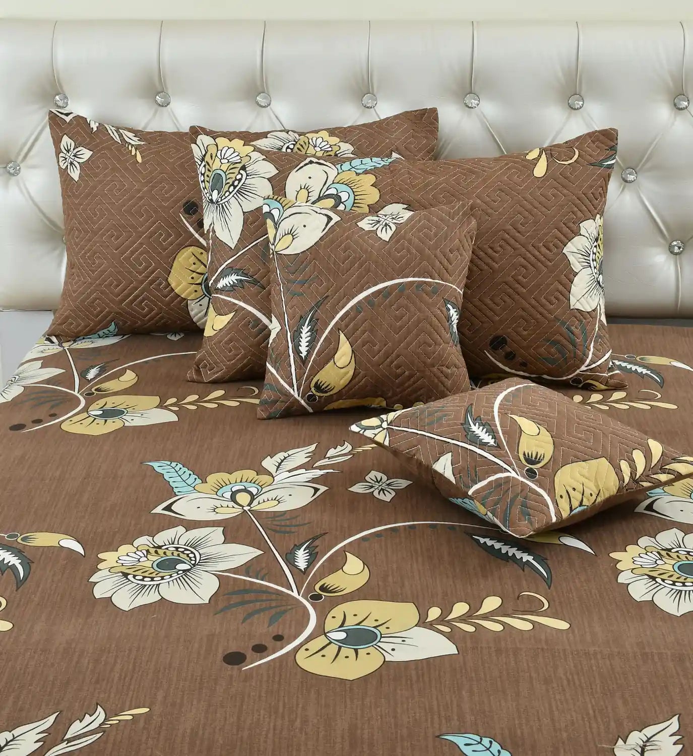 Caramello - 3 Pieces - Quilted Bedding Set (90 x 90 inches)