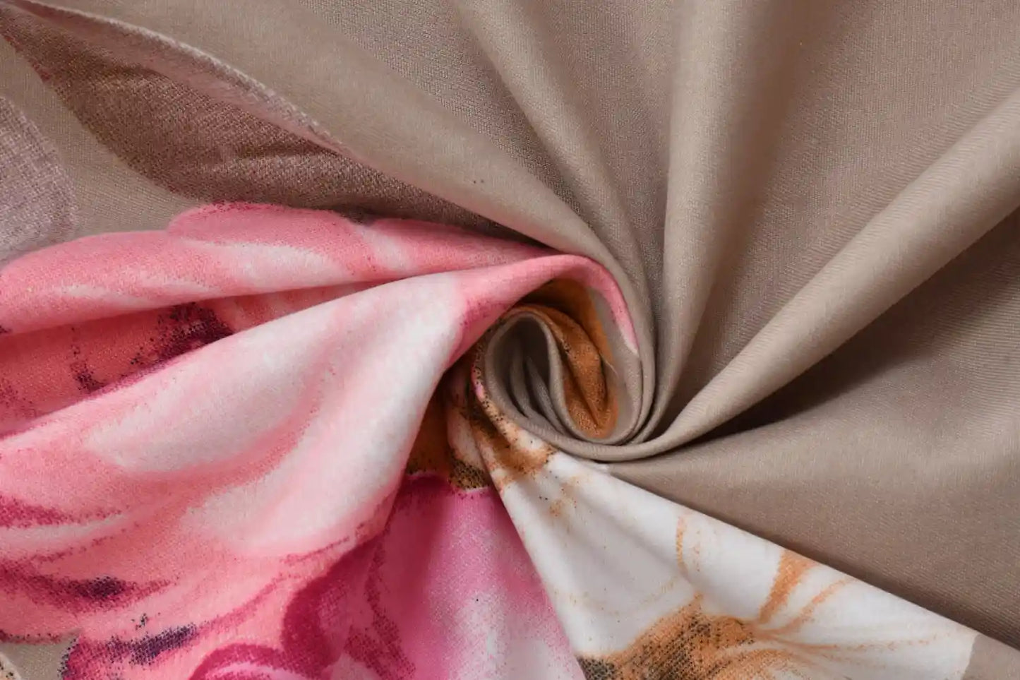 Carnations - King - Fitted Bedsheet (78×72 inches)