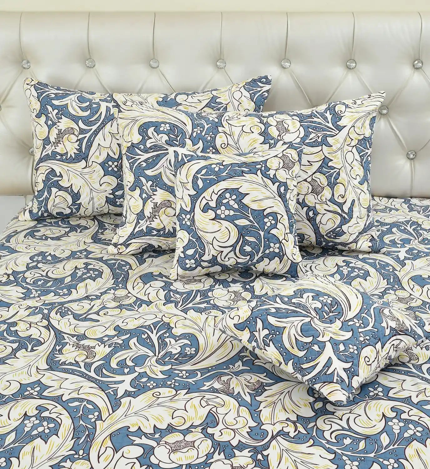 Casper - 3 Pieces - Quilted Bedding Set (90 x 90 inches)