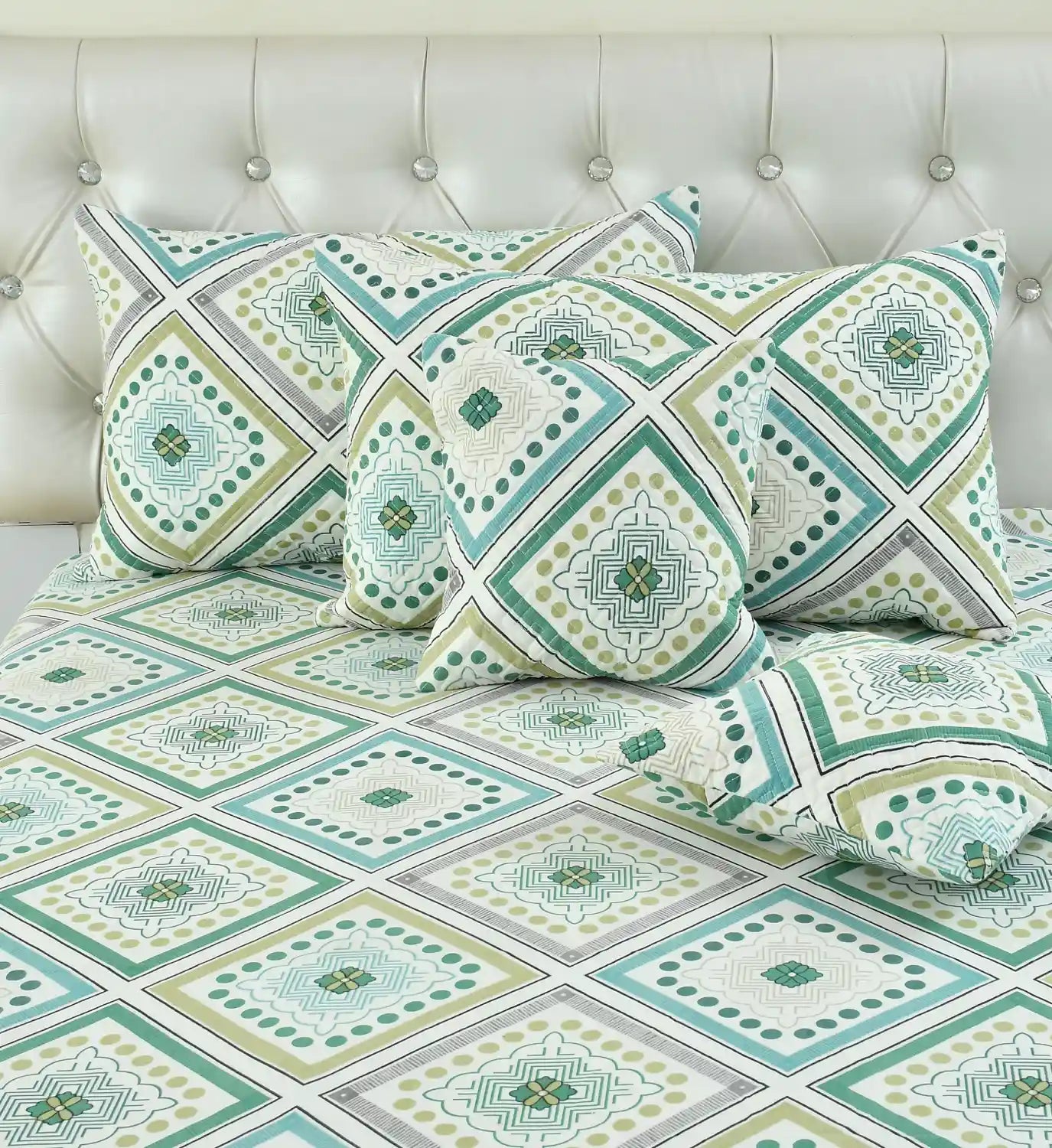 Emerald - 3 Pieces - Quilted Bedding Set (90 x 90 inches)