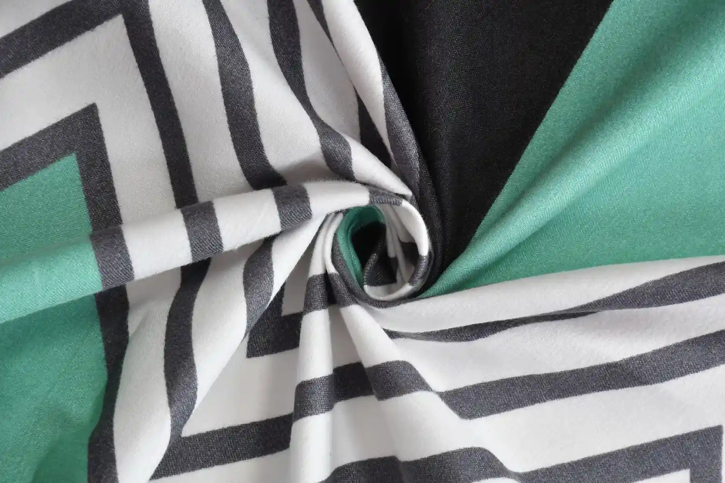Jamaican Chevron - Queen/Double - Fitted Bedsheet (76×72 inches)