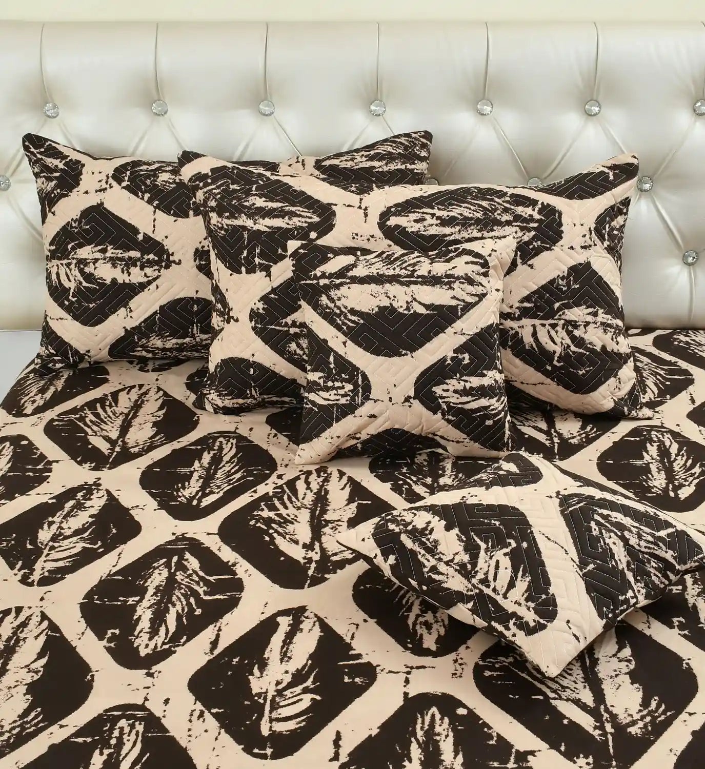 Maple - 3 Pieces - Quilted Bedding Set (90 x 90 inches)