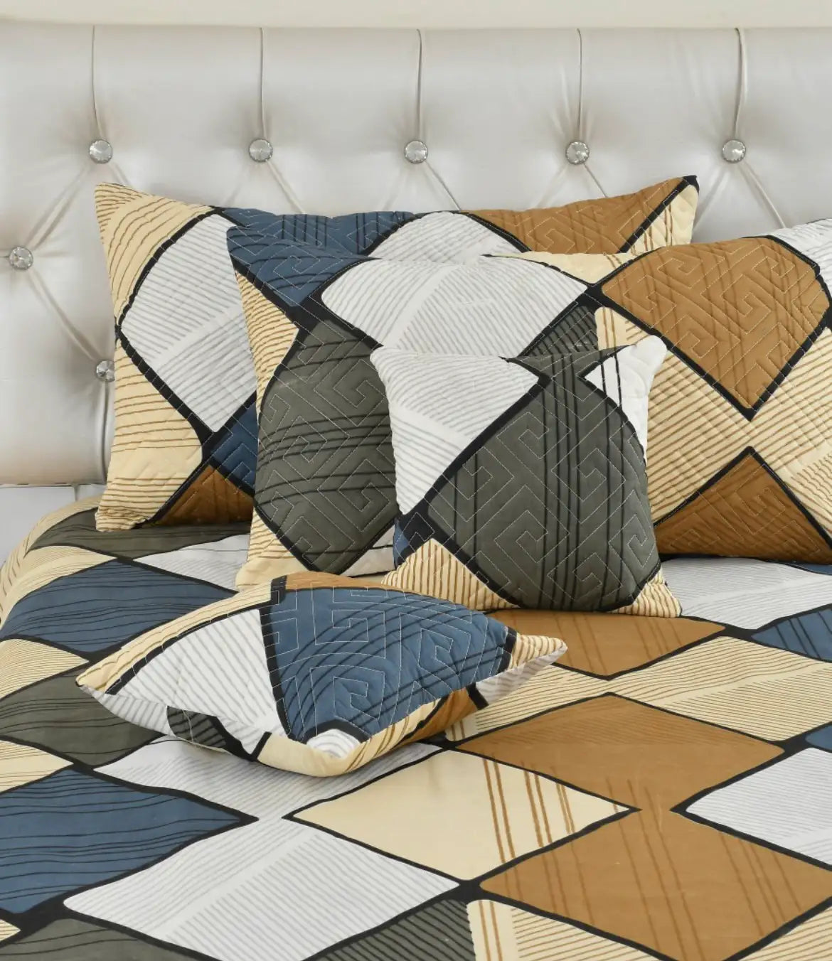Sahara - 3 Pieces - Quilted Bedding Set (90 x 90 inches)
