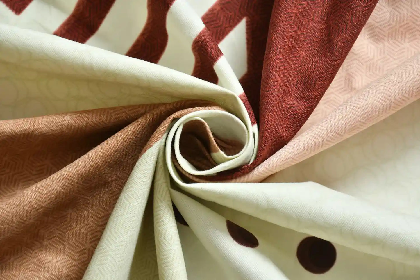 Triangular Dimension - King - Fitted Bedsheet (78×72 inches)